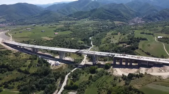 Impresionantul viaduct de la Tălmăcel se apropie de finalizare