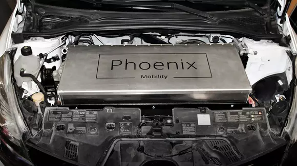 Grupul Renault și Phoenix Mobility lansează electrificarea retrofit a vehiculelor comerciale la uzina din Flins.