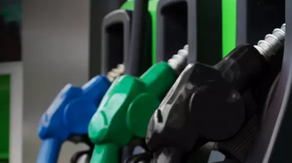 Cel puțin până la finalul anului în curs, compensarea cu 50 de bani/litru a prețului combustibililor rămâne în vigoare.