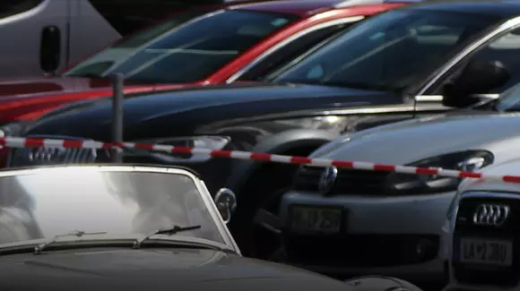 Limitele puterii de cumpărare și incertitudinile economice au urmări: scădere de 22% la vânzările de automobile noi.