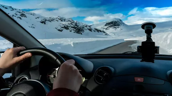 (P) Sfaturi utile care te țin în siguranță când pleci iarna la munte