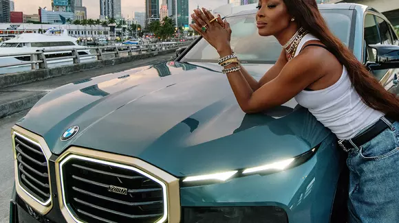 Lansarea exoticului EV BMW XM va fi marcată de o implicare mai mult decât formală a celebrei Naomi Campbell.