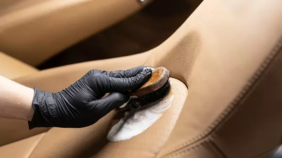 (P) Tapiterie auto din piele ca noua: Solutiile Econstrukt pentru rezultate impecabile