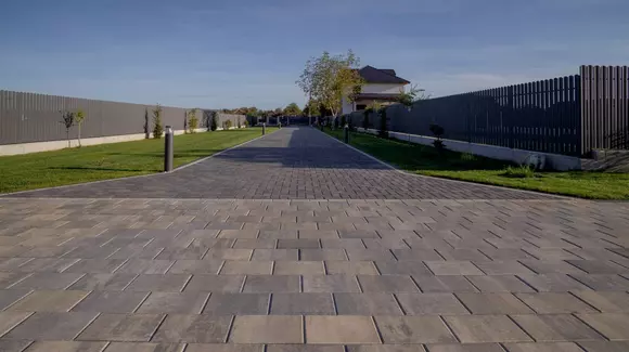 (P) 5 Moduri prin care o simplă alee îți poate schimba în întregime decorul din curte