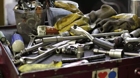 (P) Ce scule auto nu ar trebui să lipsească din dotarea niciunui șofer?