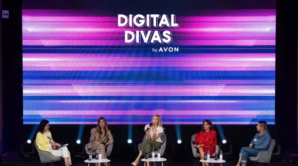 Fii parte a fenomenului Digital Divas