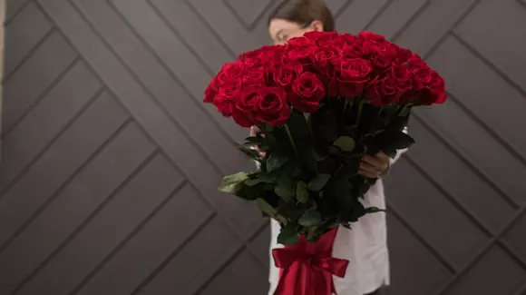 (P) 10 idei de cadouri gigantice pentru iubita ta. Cu primul nu vei da greș niciodată