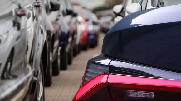 Prognoza pieței auto, conform APIA: revenirea post-pandemică merge moderat, iar electricele vor fi afectate de tăierea bonusurilor.