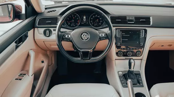 (P) Modernizează-ți Volkswagen-ul Passat B6 cu o Navigație Dedicată Android NaviGps