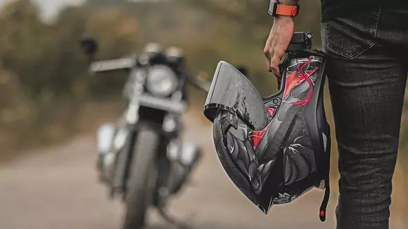 (P) Cum alegi casca potrivită pentru plimbările cu motocicleta sau ATV-ul