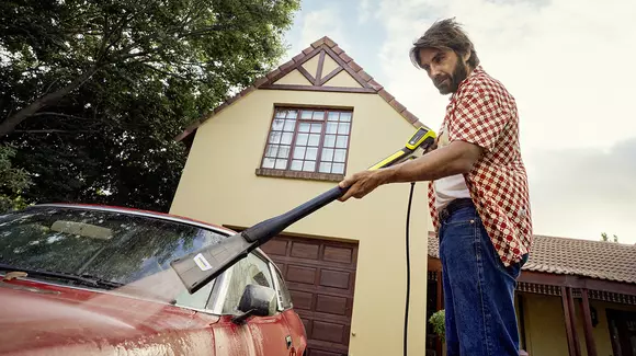 (P) Aparatele de spălat cu presiune - indispensabile pentru locuitorii la casă