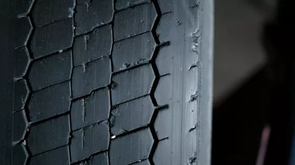 (P) Cum să identifici uzura anvelopelor și când este momentul potrivit pentru o înlocuire?