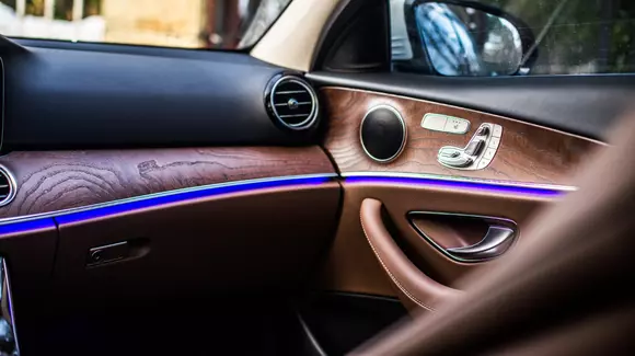 (P) Ghid de personalizare auto: 3 upgrade-uri care îți fac mașina mai sigură și mai atrăgătoare