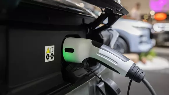 e-DRIVE 2026: până la 30.000 de euro pentru un autoturism electric și finanțări de până la 300.000 de euro pentru IMM-uri