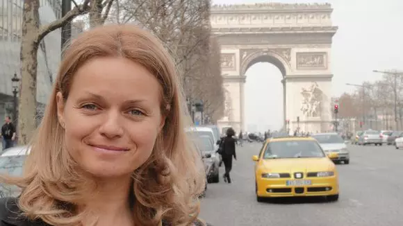 dana-mladin-383158l-poza