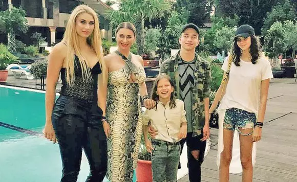 12_13_vedete_3_col_prodanca_2017_32631000