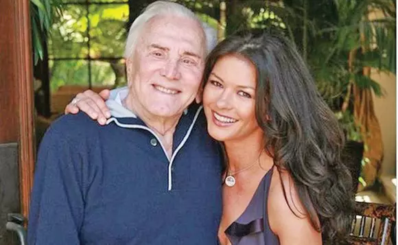 Kirk Douglas și Katherine Zeta-Jones