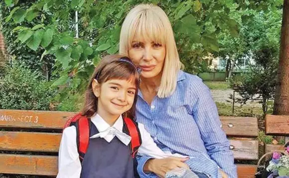 Daniela Gyorfi şi fiica sa, Maria