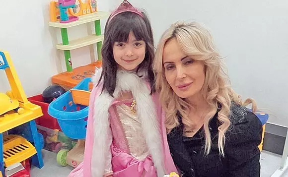 Daniela Gyorfi şi fiica sa, Maria