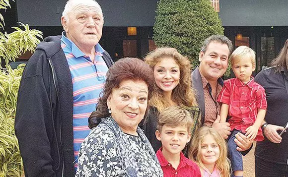 2-3-neatza-maria-ciobanu-cu-familionul-si-sotul