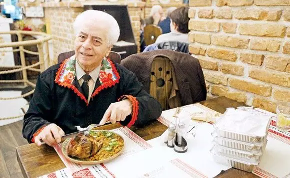 ce-a-ajuns-sa-faca-ion-laceanu-pentru-bani-la-84-de-ani-7