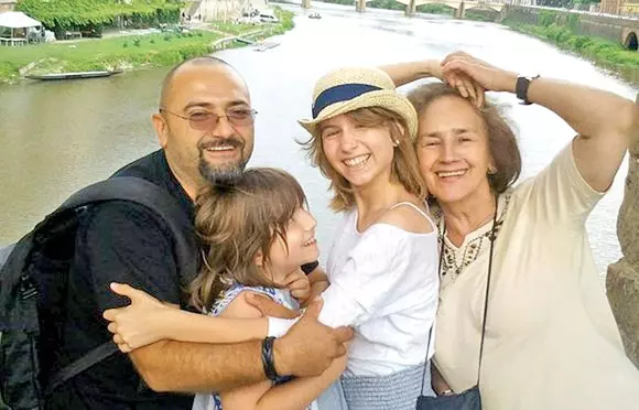 v214-vedetete-nepoti