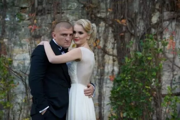 sotia-lui-catalin-morosanu-a-vorbit-despre-relatia-lor-dupa-ce-luptatorul-a-intrat-la-ferma-2