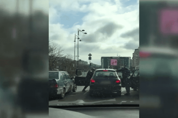 București 2017 - șofer bătut în trafic în urma unor șicanări - Update: Cei doi bărbați au fost prinși