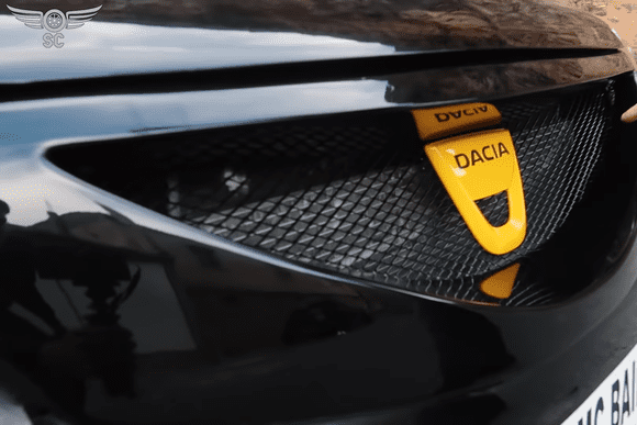 Un împătimit Dacia și-a creat propriul Logan RS. Are peste 300 CP! (VIDEO)