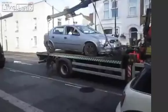Cum procedezi atunci cand iti este ridicata masina