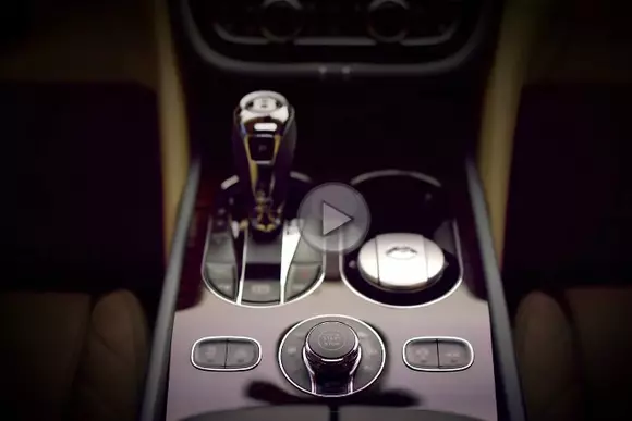 Primele imagini cu interiorul viitorului Bentley Bentayga
