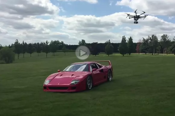 Ferrari F40 și Enzo n-au fost făcute să meargă pe iarbă!