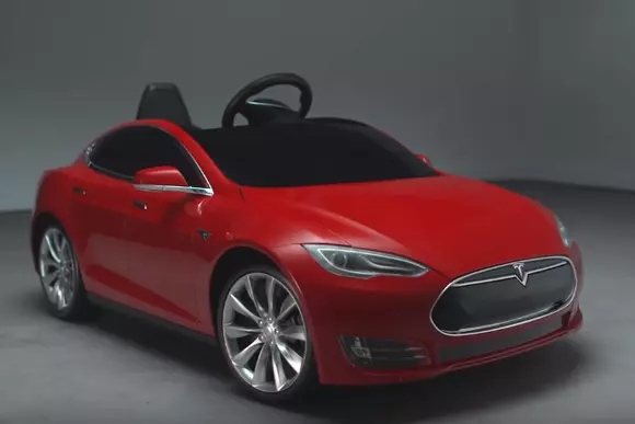 Tesla Model S de la 500 de dolari - Versiune pentru cei mici