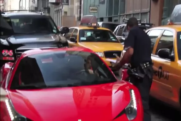 Un prinț saudit primește o lecție dură de la un polițist NYPD