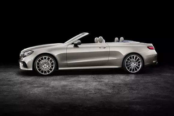 Noul Mercedes-Benz Clasa E cabrio îţi promite o călătorie lină spre mare - update