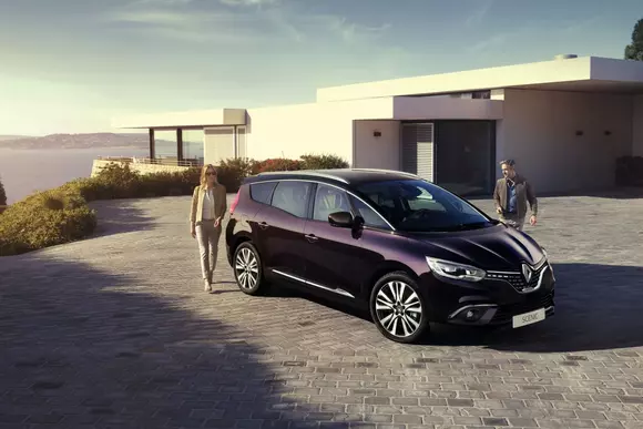 Modelele Renault Scenic şi Grand Scenic primesc echiparea Initiale Paris