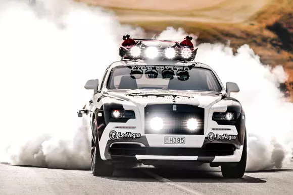 Suedezul Jon Olsson surprinde din nou cu un Rolls-Royce preparat pentru raliu