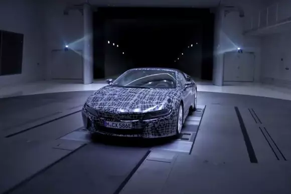 BMW i8 Roadster se pregăteşte de lansare