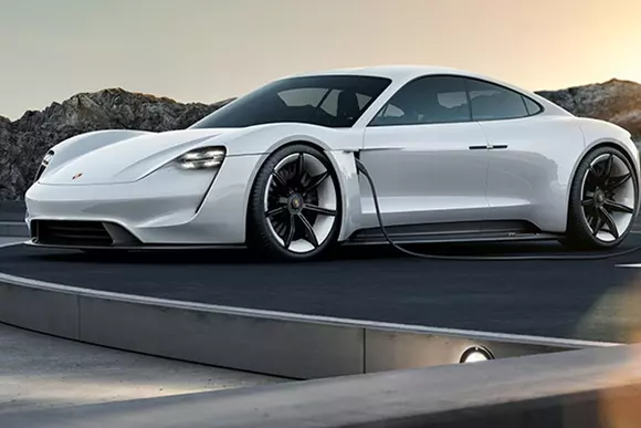 Porsche instalează în Berlin prima stație de 350 KW pentru încărcarea mașinilor electrice