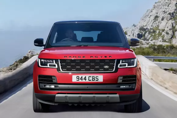 Range Rover SVA Dynamic este mașina ideală cu care să ajungi la schi în St. Moritz