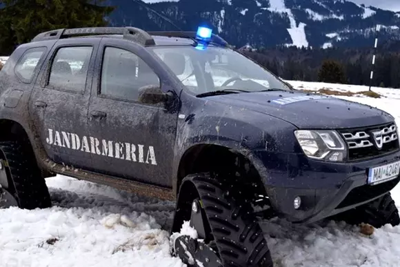 Jandarmeria Română s-a dotat cu modele Dacia Duster pe şenile