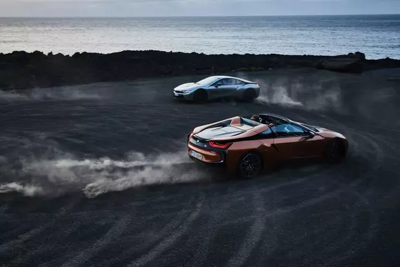 BMW i8 Roadster și BMW i8 facelift - fascinaţie electrică