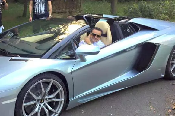 Capii manelelor din România conduc bolizi de jumătate de milion euro