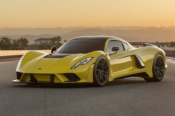 Hennessey Venom F5 vrea să fie noul rege al vitezei! Şi pe hârtie chiar reuşeşte