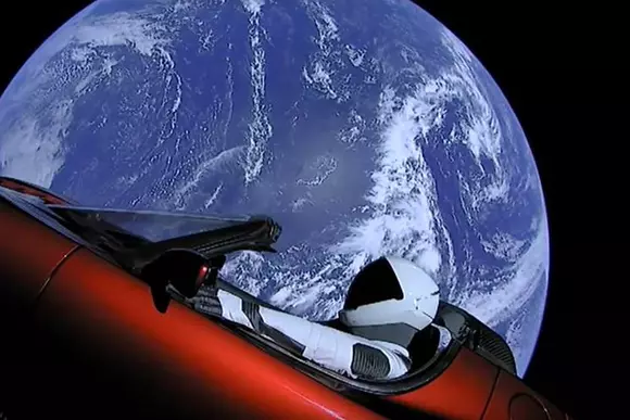 Vis îndeplinit - un model Tesla Roadster a ajuns în spațiu (Video)