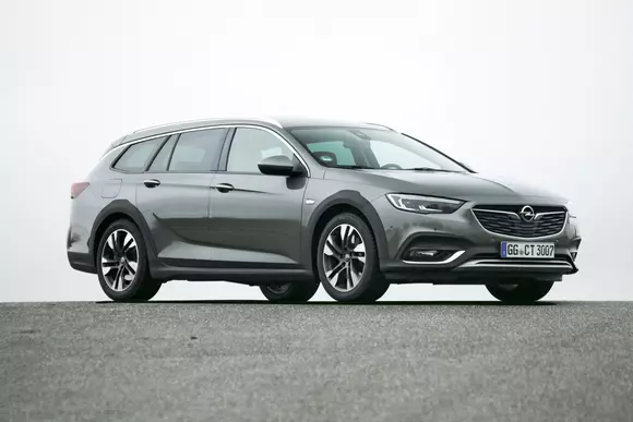 Test: Opel Insignia Country Tourer - Un Opel în bocanci