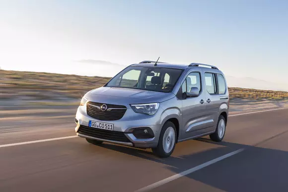 Noul Opel Combo Life:  volumul portbagajului de la până la 2.693 de litri