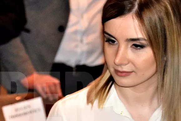 Ce mașină conduce iubita șefului PSD