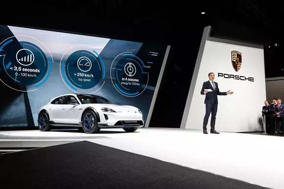 Porsche Mission E Cross Turismo - electrificare şi sportivitate