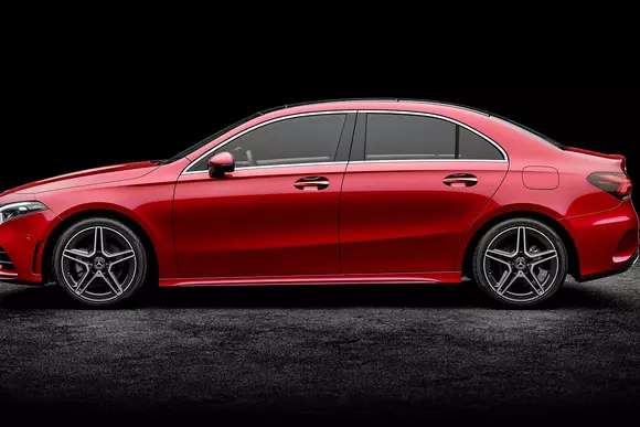 Mercedes-Benz Clasa A Sedan L oferit pentru piaţa din China